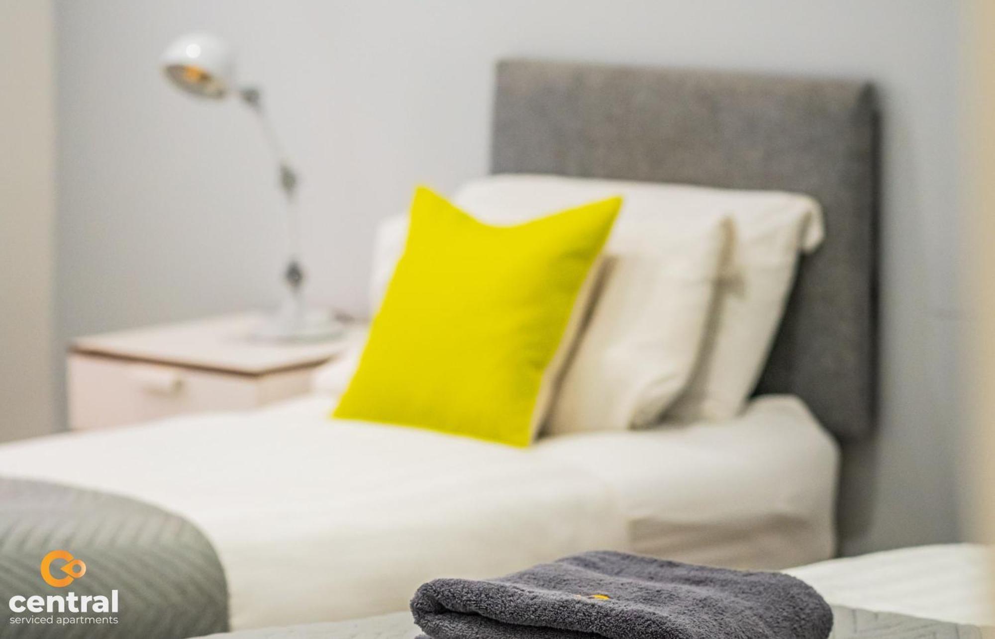 Central Serviced Apartments - 2 Bedroom - Walk Away From City Centre & Universities - Sleeps 4 - 3 X Double Beds - Smart Tvs In All Rooms - Short Term Stays Welcome - Walk Away From Train & Bus Station - Preferred Location For Short Stay In Dundee Ngoại thất bức ảnh