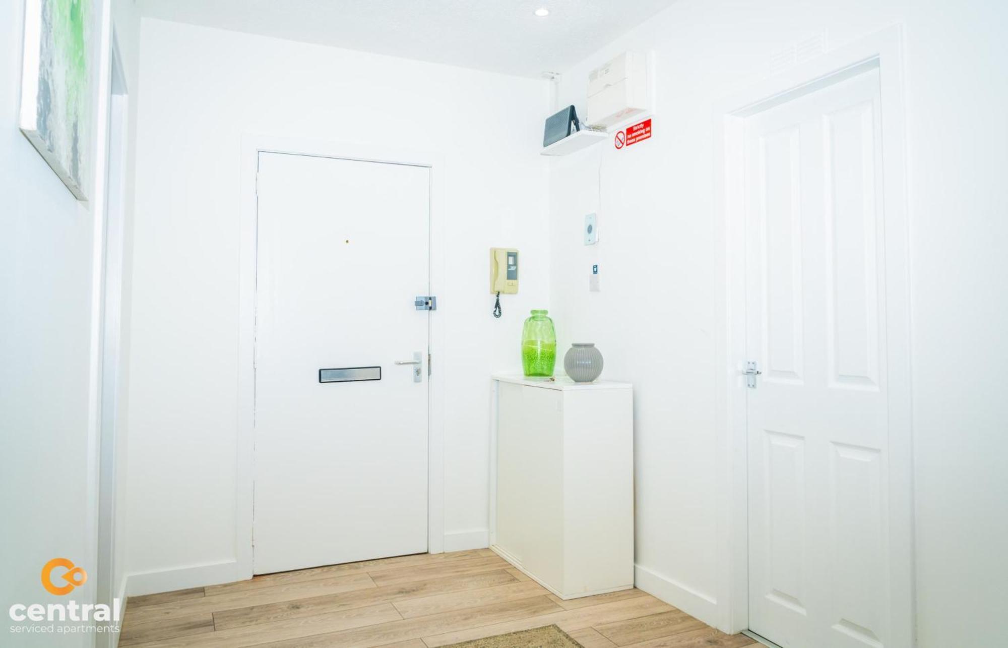 Central Serviced Apartments - 2 Bedroom - Walk Away From City Centre & Universities - Sleeps 4 - 3 X Double Beds - Smart Tvs In All Rooms - Short Term Stays Welcome - Walk Away From Train & Bus Station - Preferred Location For Short Stay In Dundee Ngoại thất bức ảnh