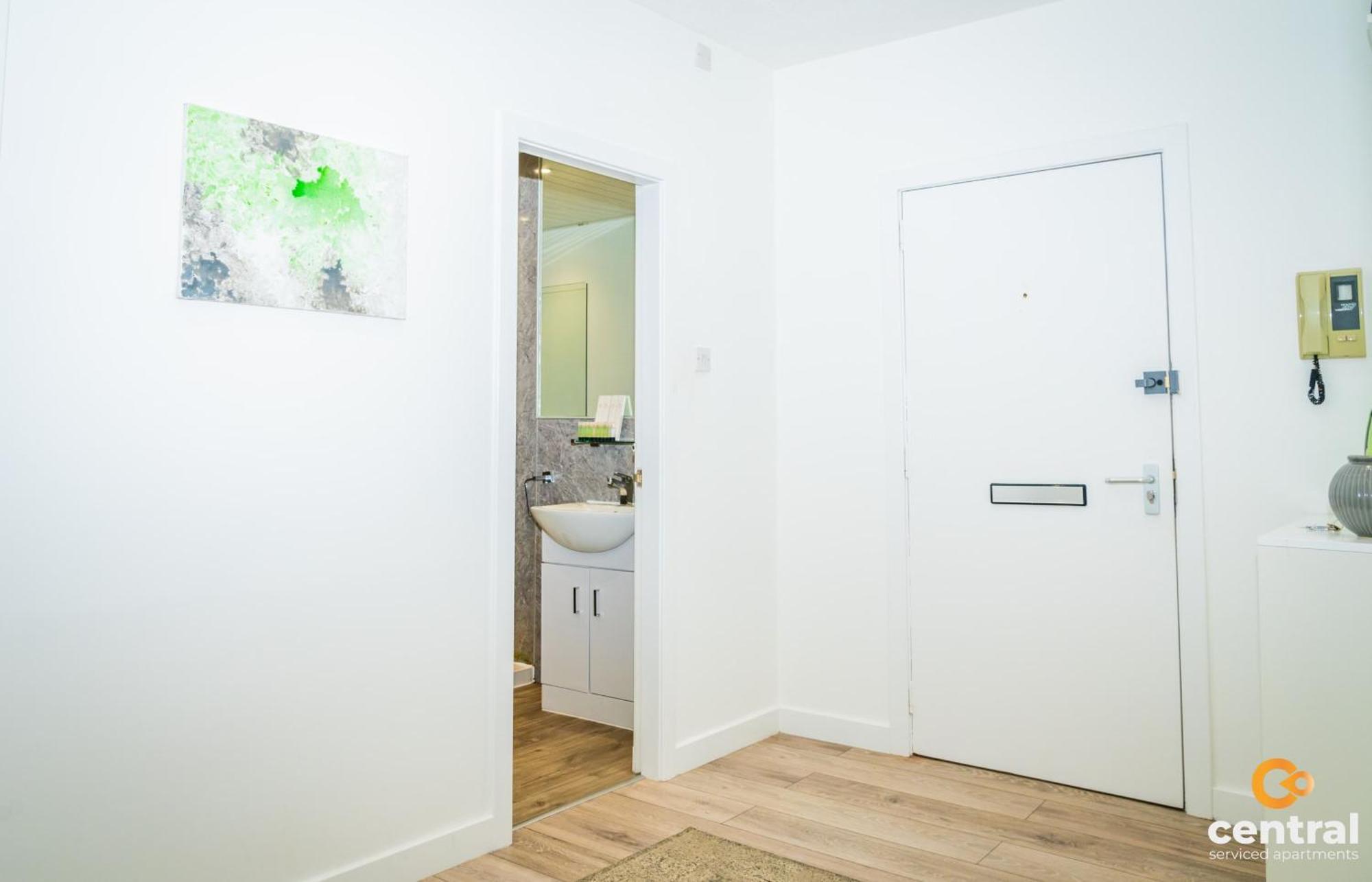 Central Serviced Apartments - 2 Bedroom - Walk Away From City Centre & Universities - Sleeps 4 - 3 X Double Beds - Smart Tvs In All Rooms - Short Term Stays Welcome - Walk Away From Train & Bus Station - Preferred Location For Short Stay In Dundee Ngoại thất bức ảnh